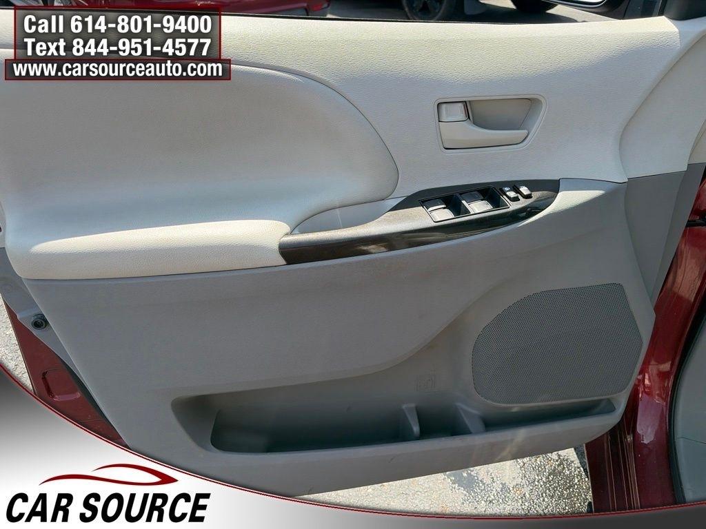 Toyota Sienna  2012