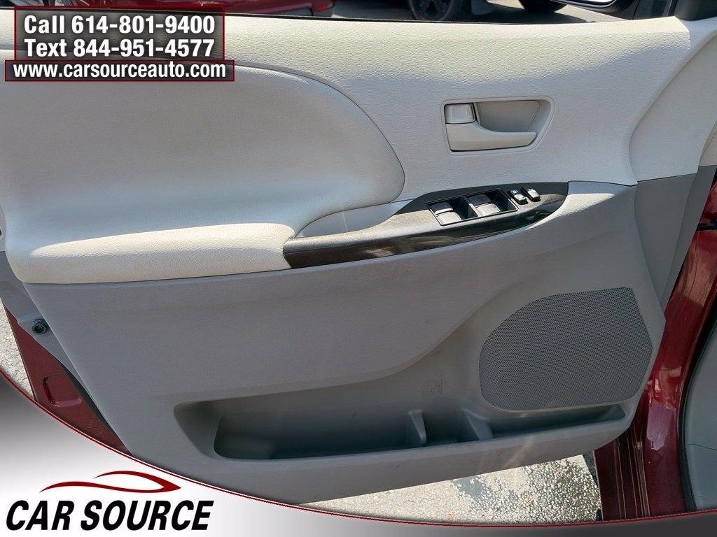 Toyota Sienna  2012