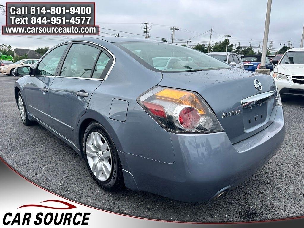 Nissan Altima  2010
