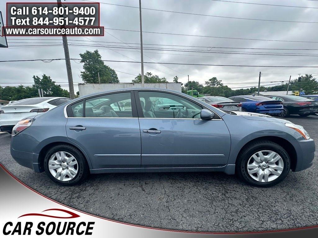 Nissan Altima  2010