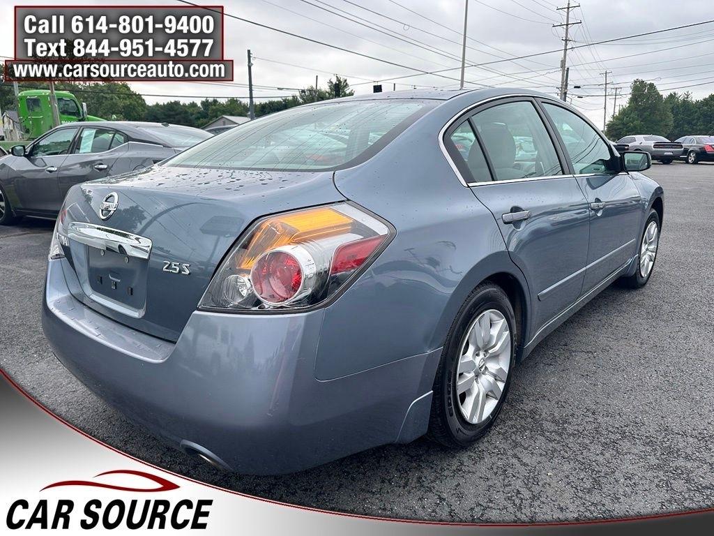 Nissan Altima  2010