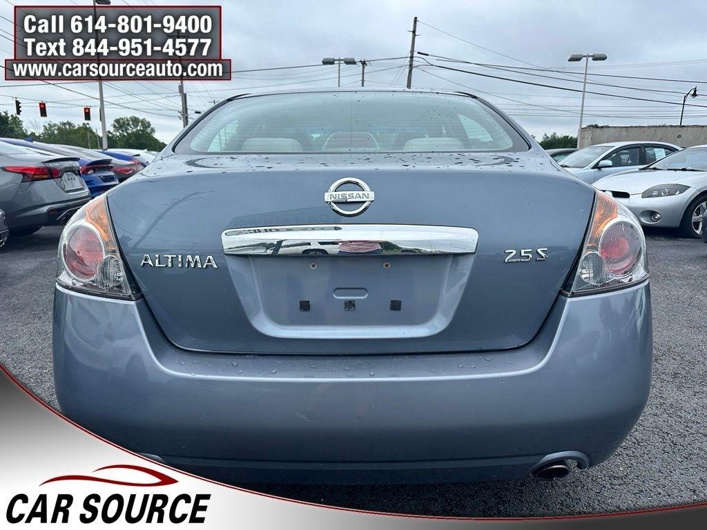 Nissan Altima  2010