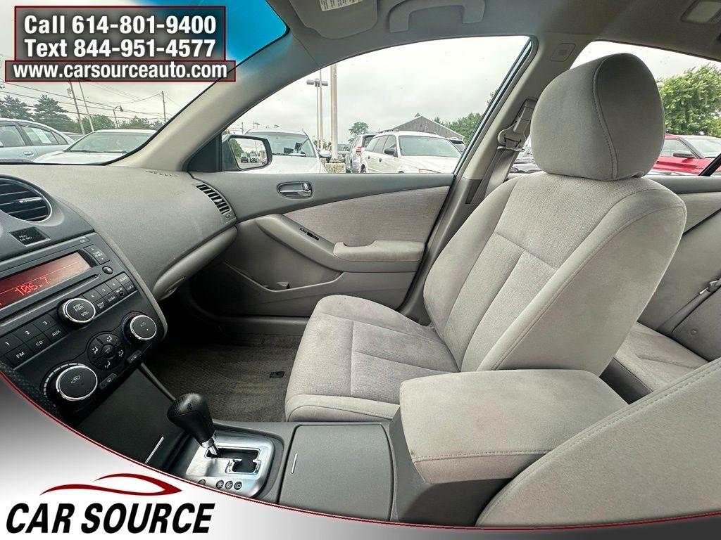 Nissan Altima  2010