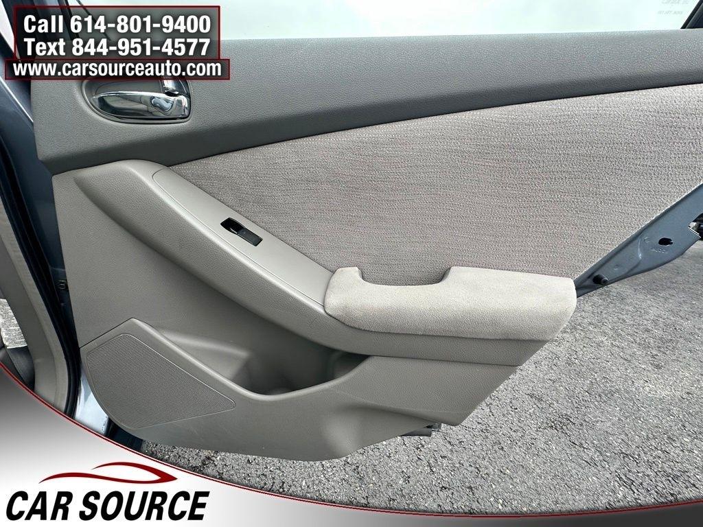 Nissan Altima  2010