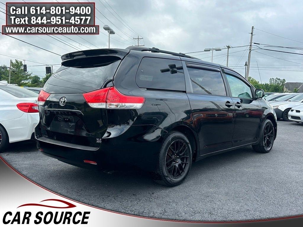 Toyota Sienna  2013