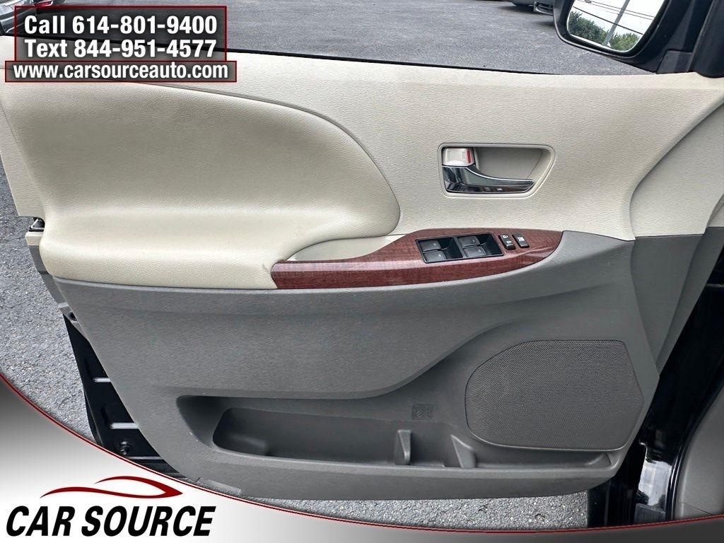 Toyota Sienna  2013