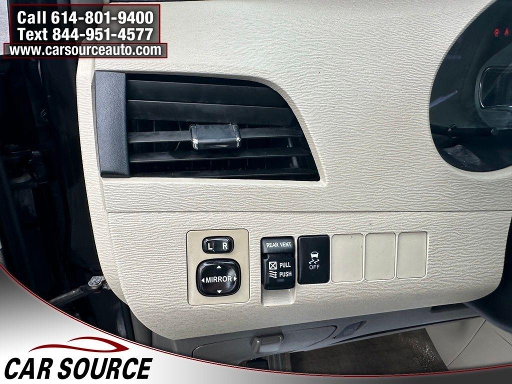 Toyota Sienna  2013