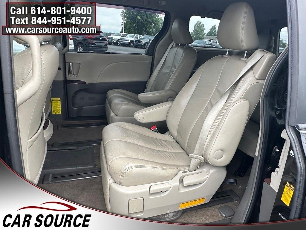 Toyota Sienna  2013