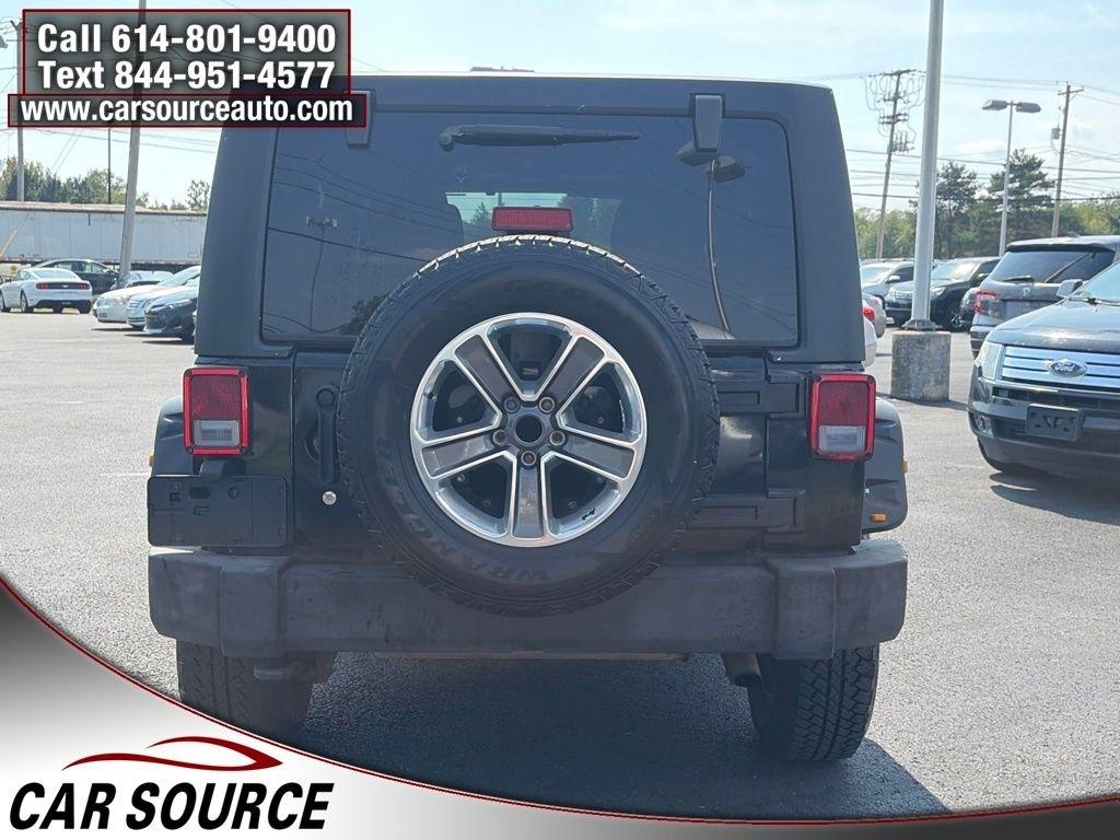 Jeep Wrangler Unlimited  2011