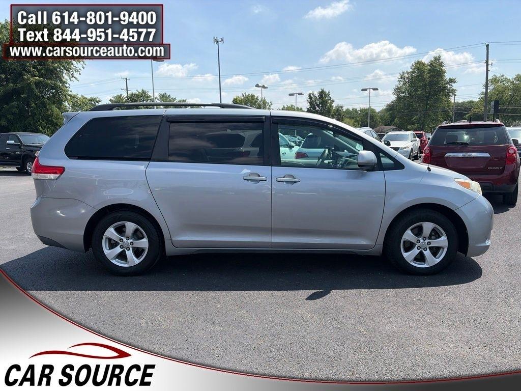 Toyota Sienna  2011