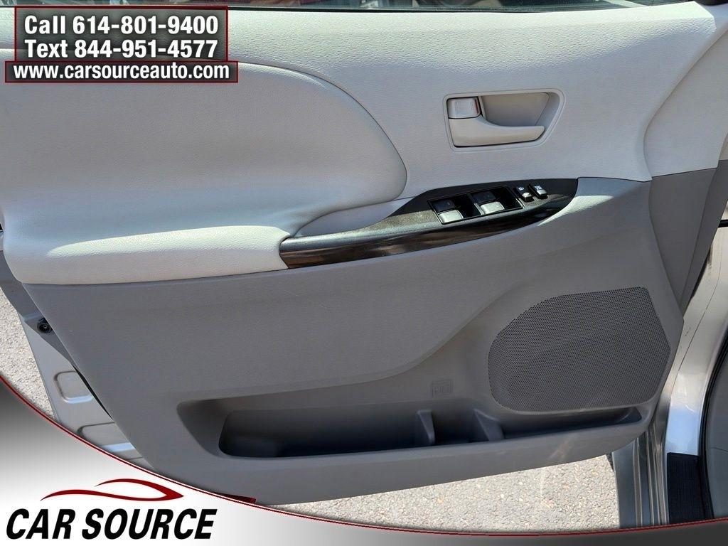 Toyota Sienna  2011