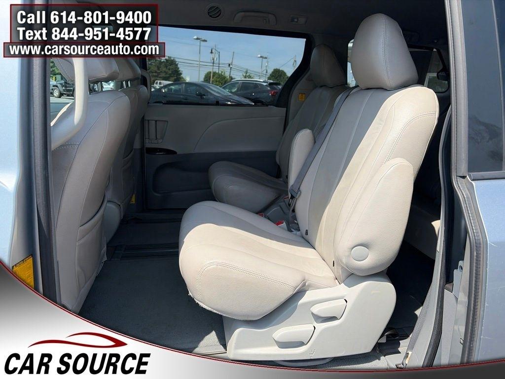 Toyota Sienna  2011