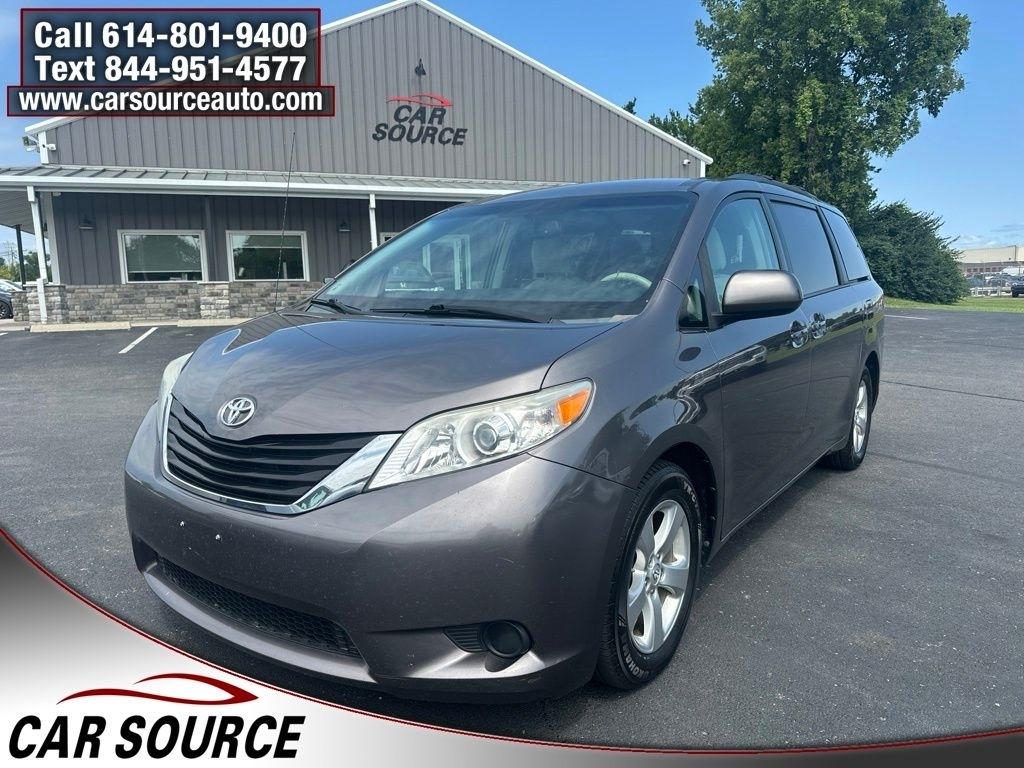 2013 Toyota Sienna LE 8 Passenger