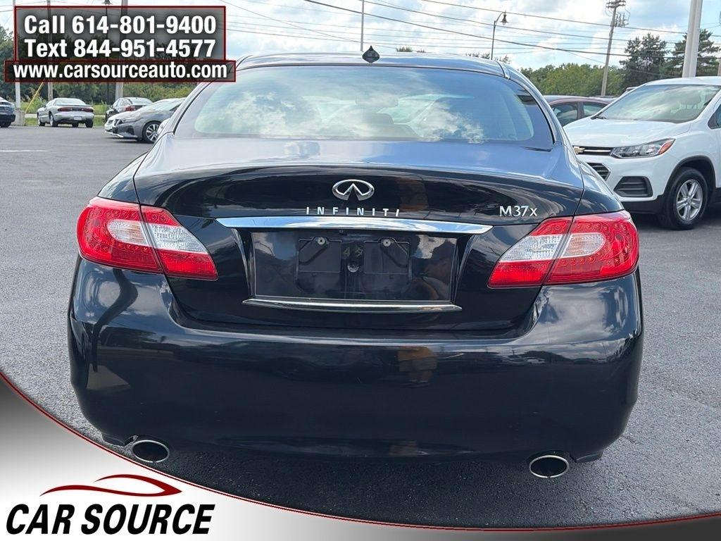 Infiniti M37  2012
