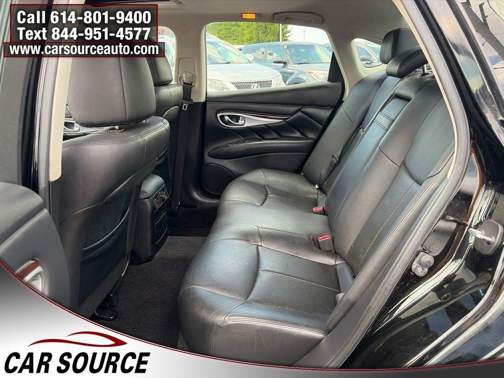 Infiniti M37  2012