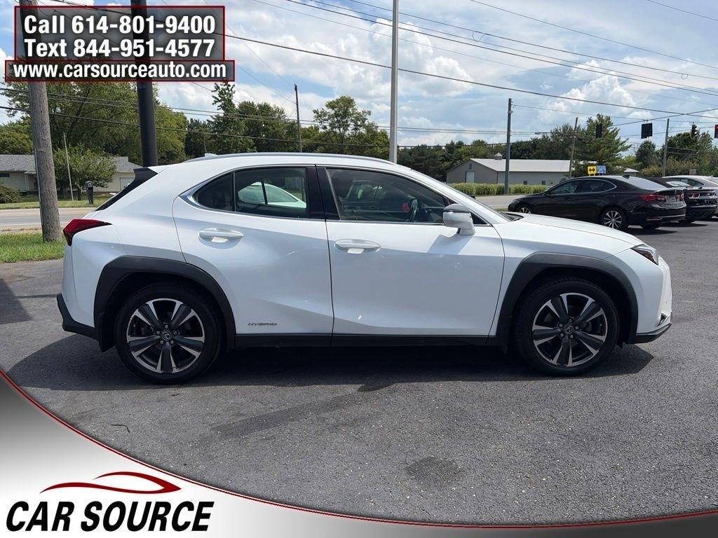 Lexus UX  2021