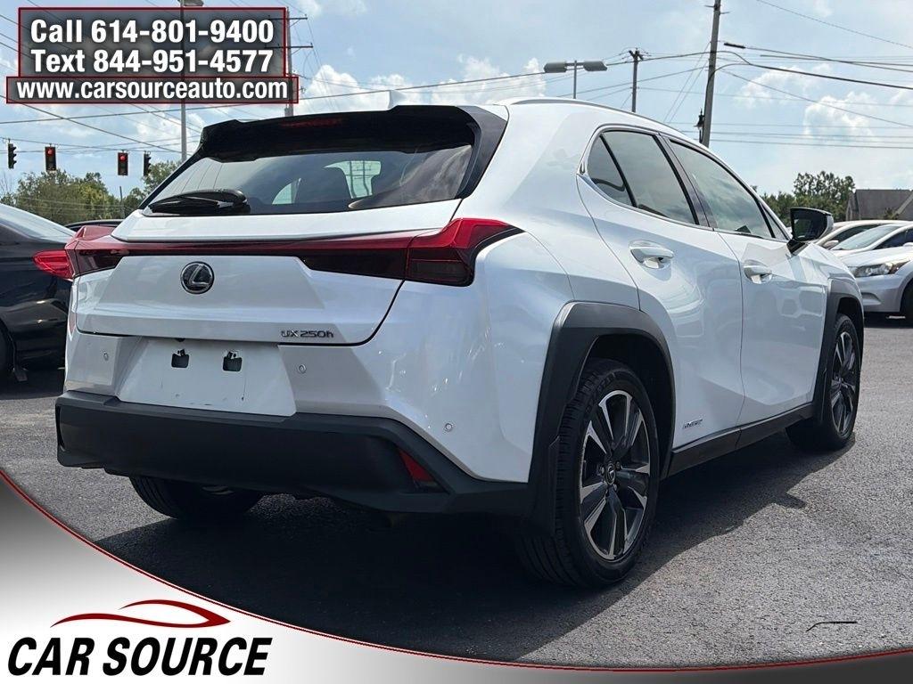 Lexus UX  2021