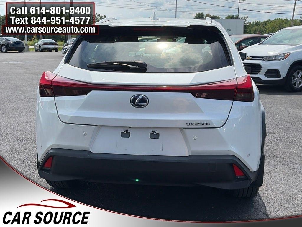 Lexus UX  2021