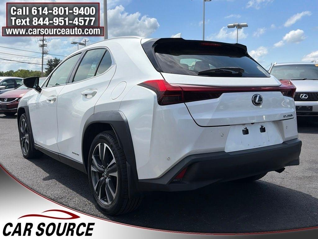 Lexus UX  2021
