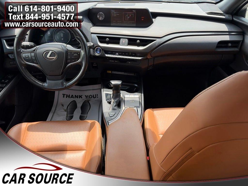 Lexus UX  2021