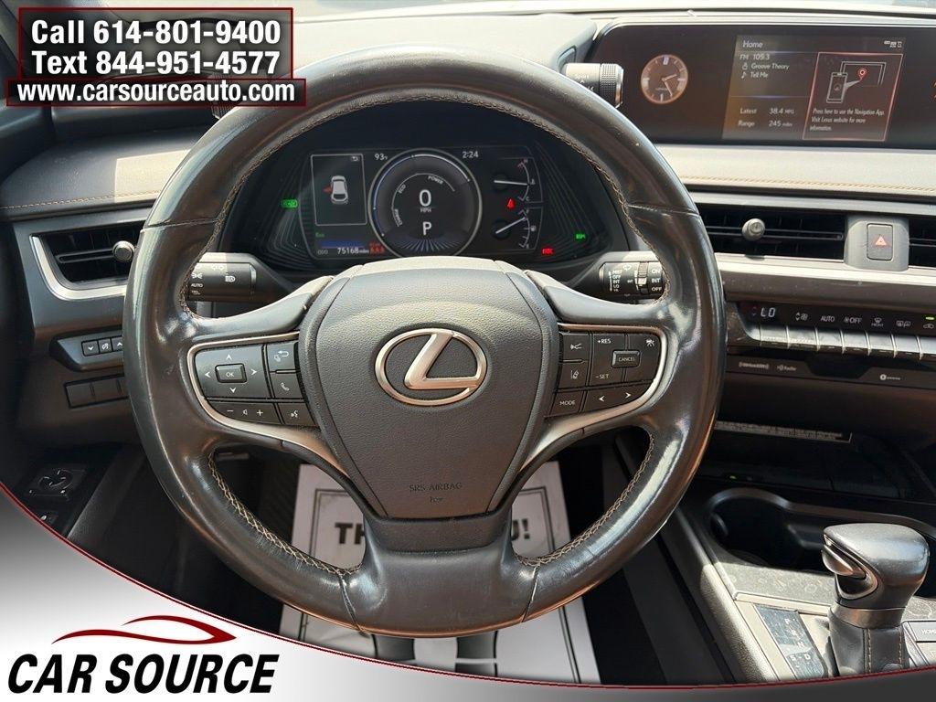 Lexus UX  2021