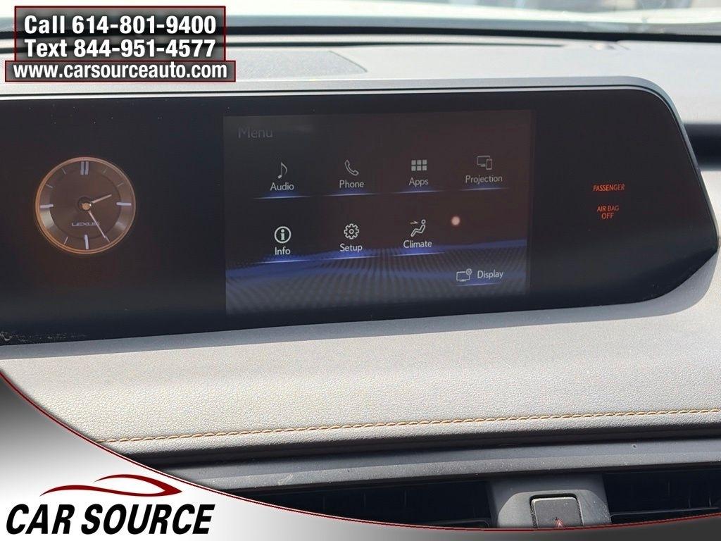 Lexus UX  2021