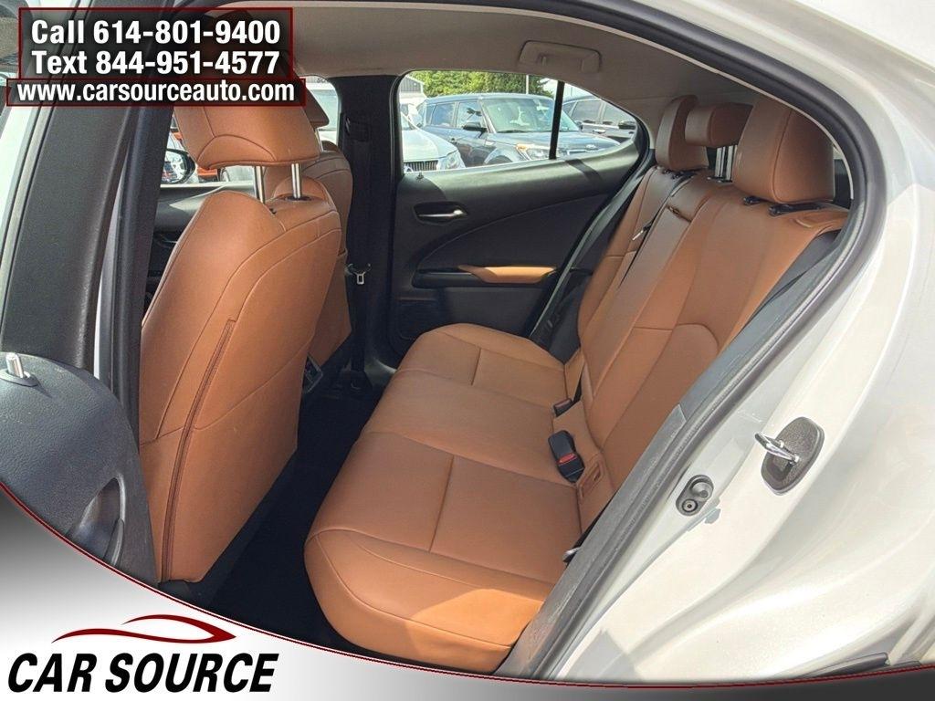 Lexus UX  2021
