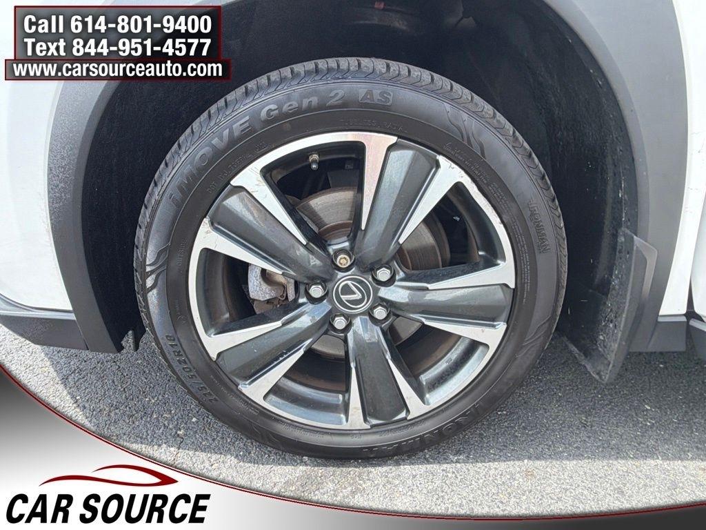 Lexus UX  2021