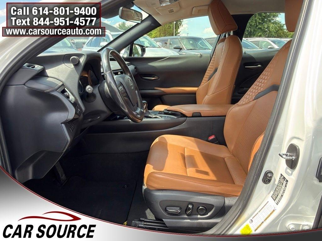 Lexus UX  2021