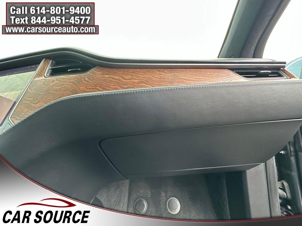 Tesla Model X  2020