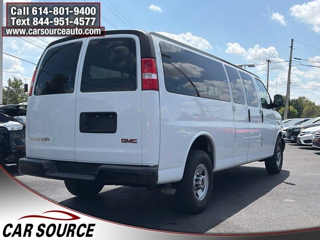 GMC Savana Passenger  2023