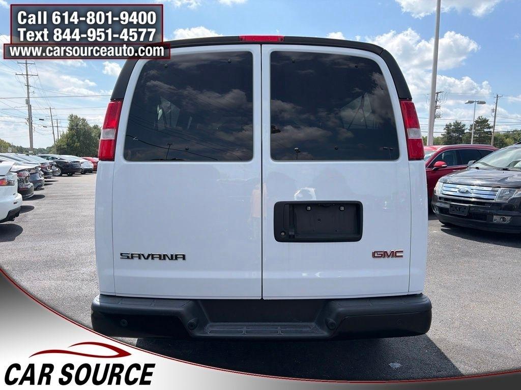 GMC Savana Passenger  2023