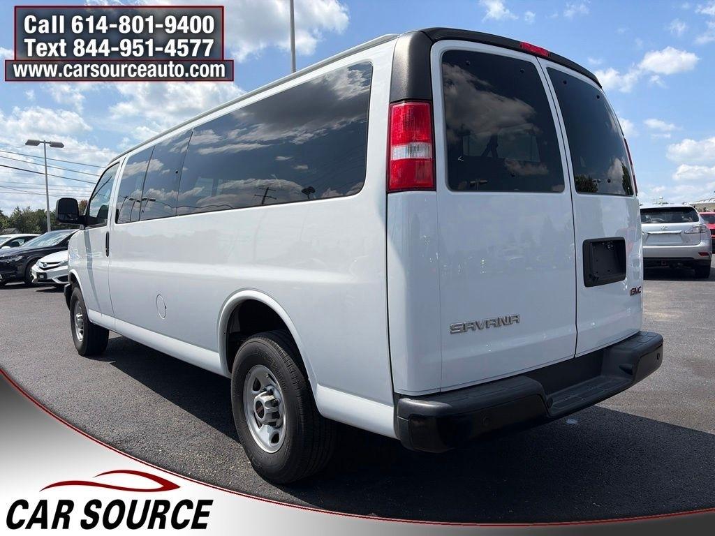 GMC Savana Passenger  2023