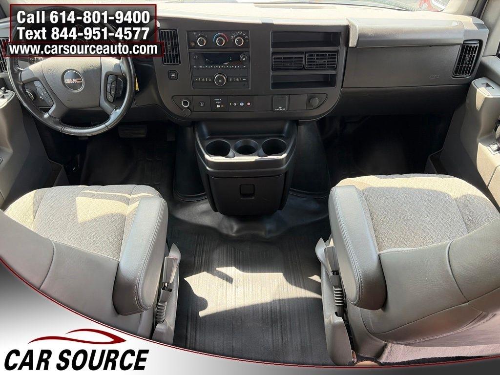 GMC Savana Passenger  2023