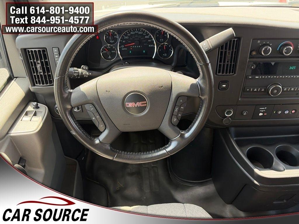 GMC Savana Passenger  2023
