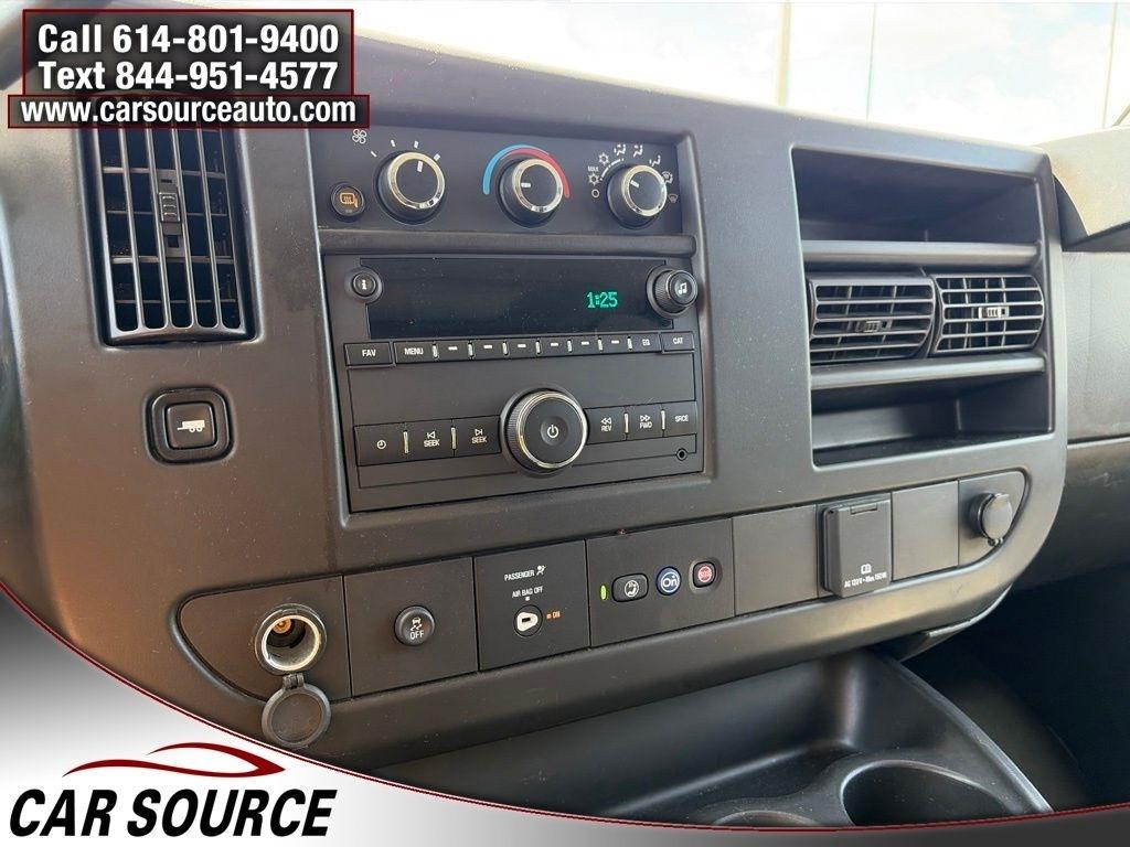 GMC Savana Passenger  2023