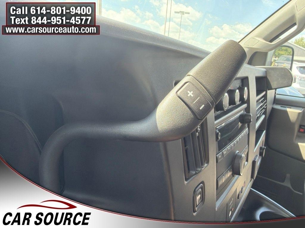 GMC Savana Passenger  2023