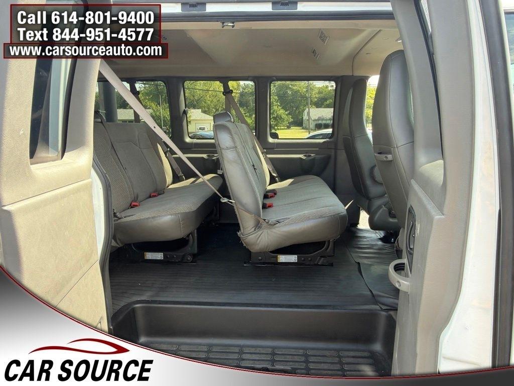 GMC Savana Passenger  2023