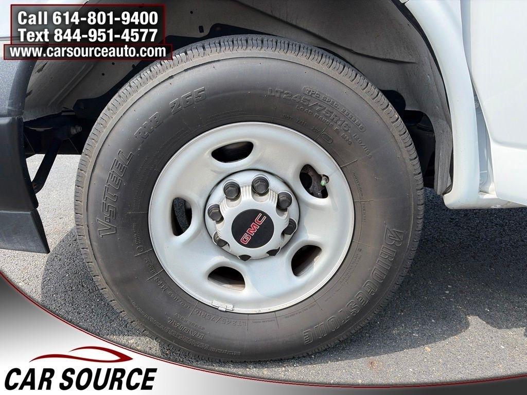 GMC Savana Passenger  2023