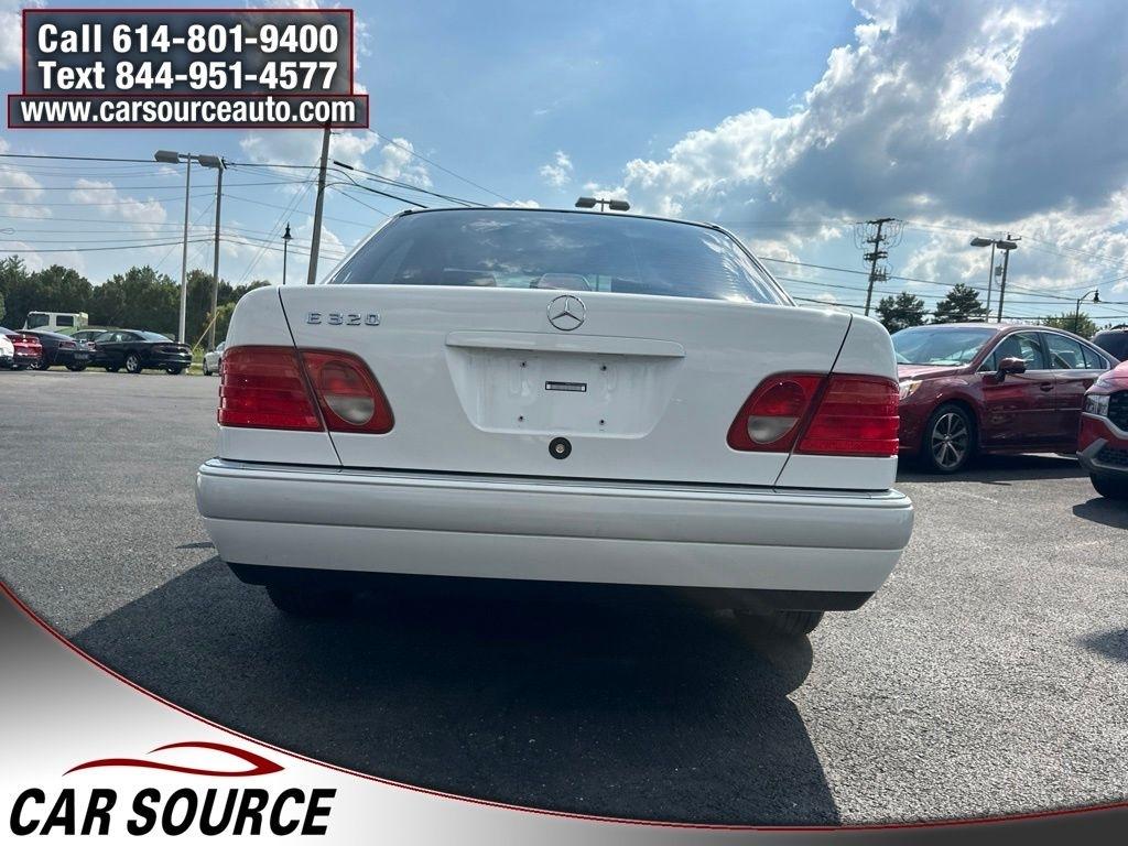 Mercedes-Benz E Class  1996