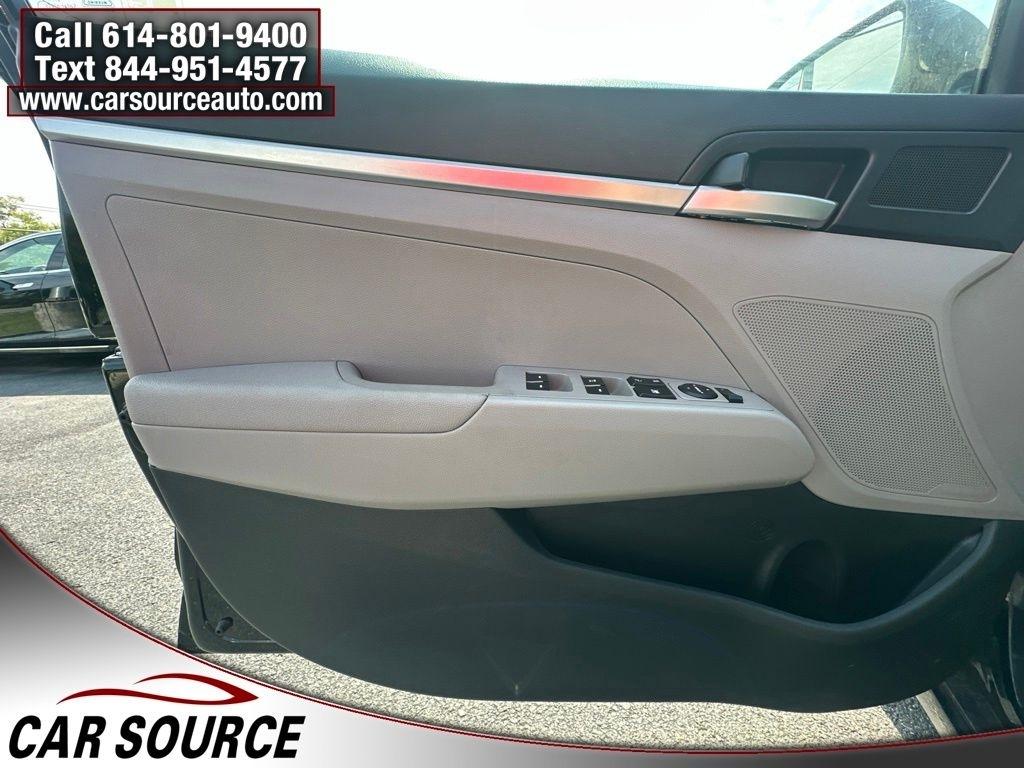 Hyundai Elantra  2020