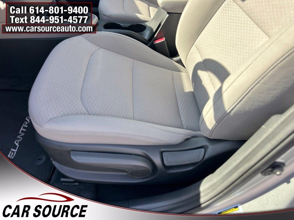 Hyundai Elantra  2020