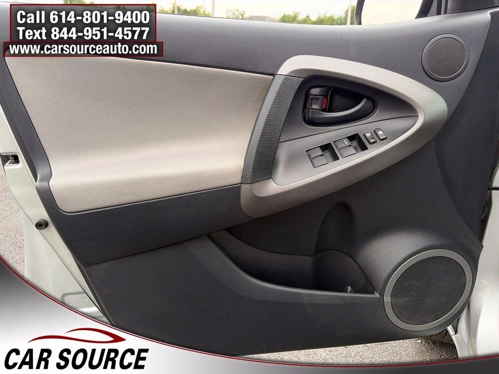 Toyota RAV4  2012