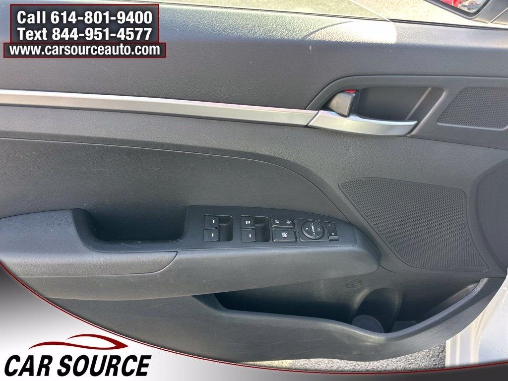 Hyundai Elantra  2020