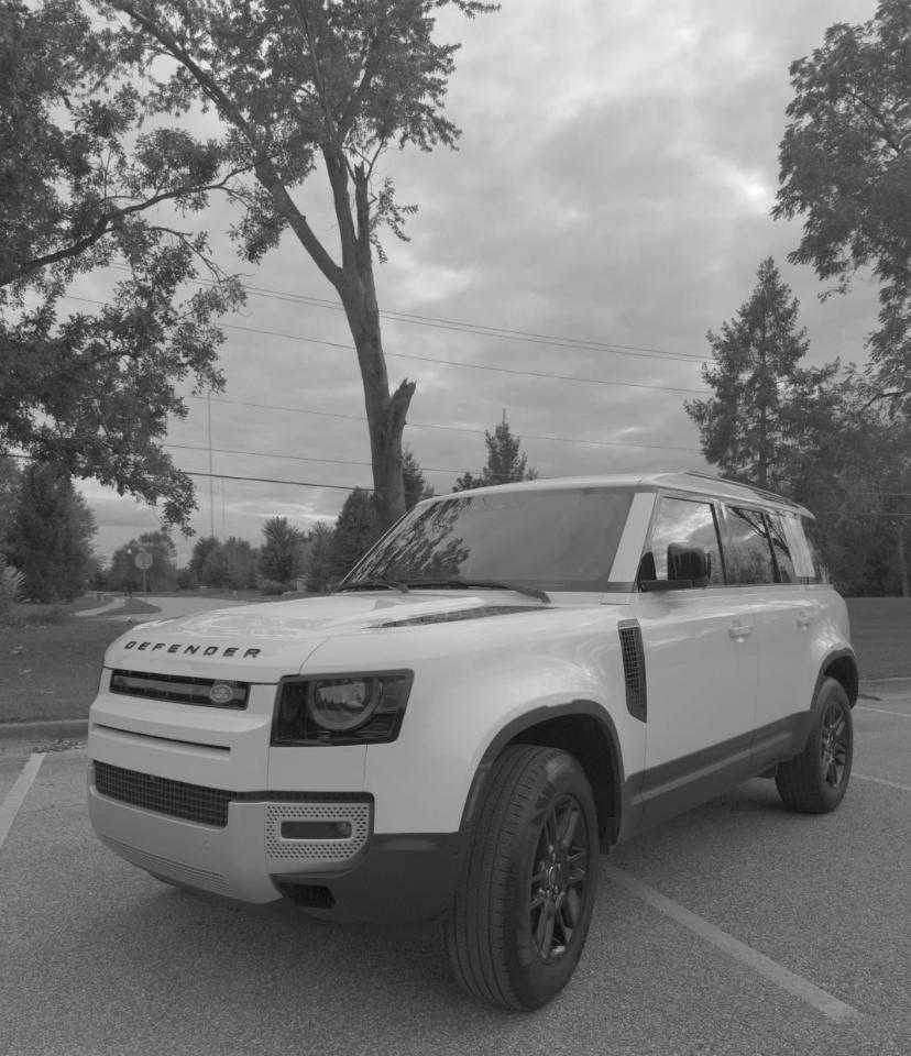 Land Rover Defender photo 2