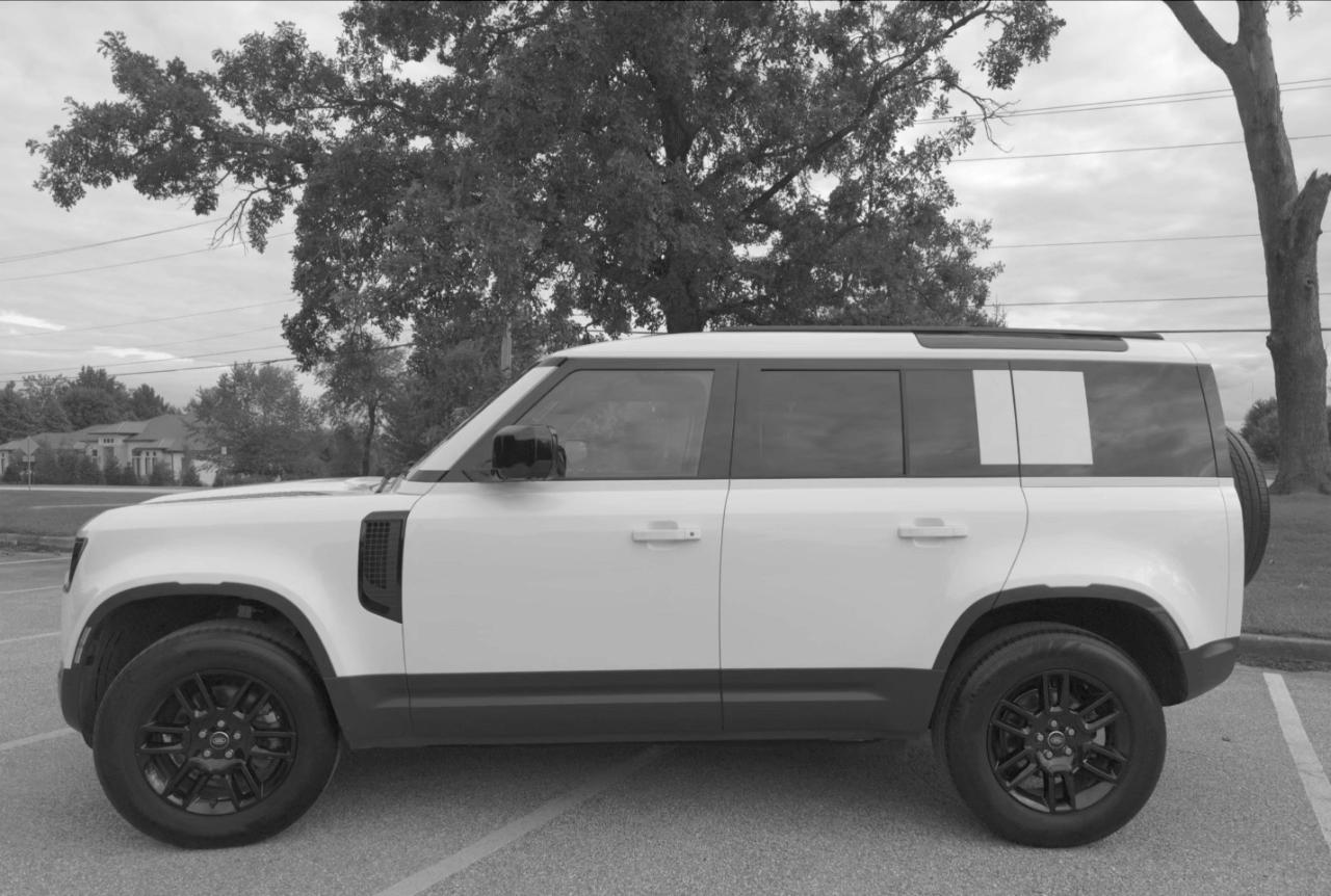Land Rover Defender photo 3