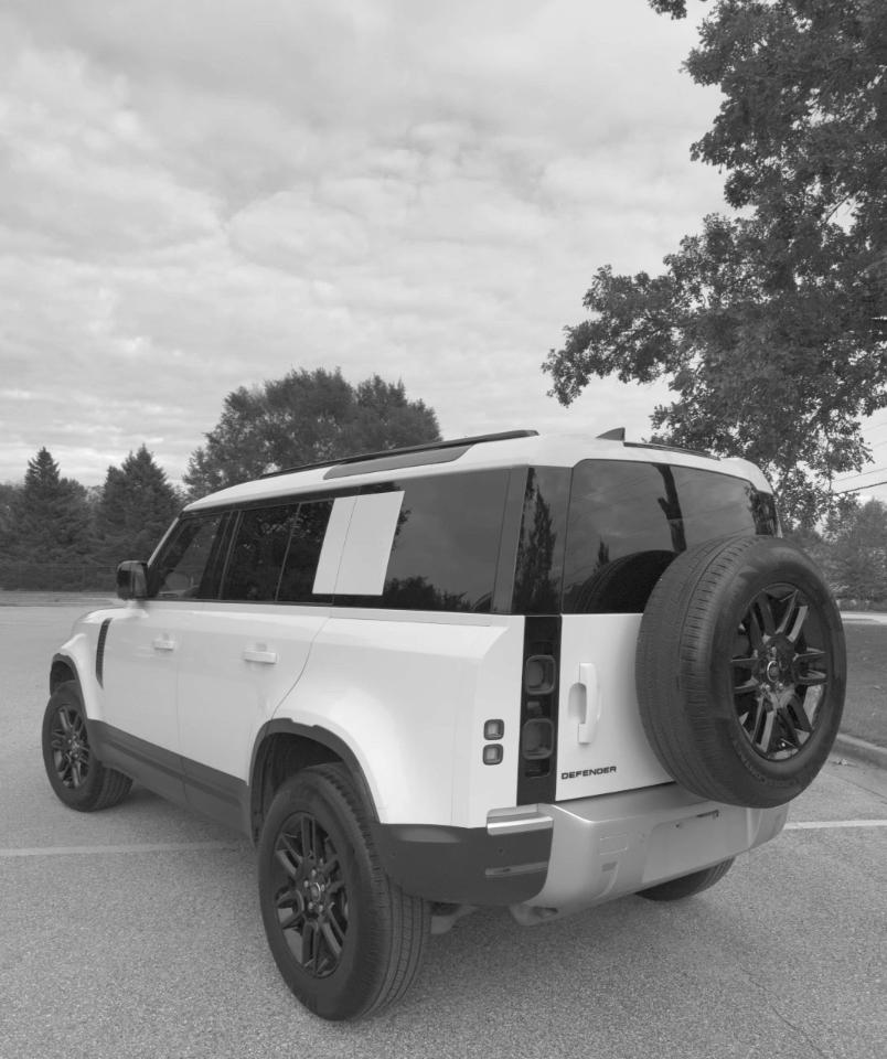 Land Rover Defender photo 4