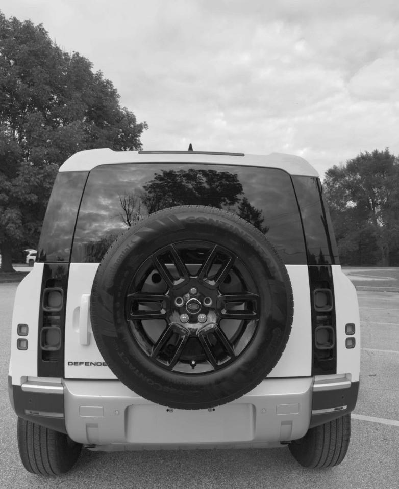 Land Rover Defender photo 5
