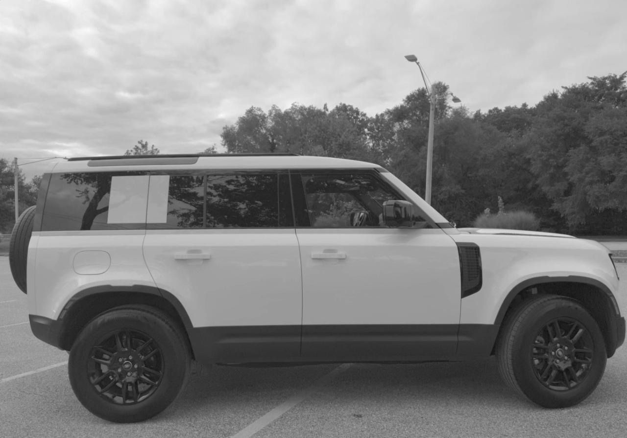 Land Rover Defender photo 7