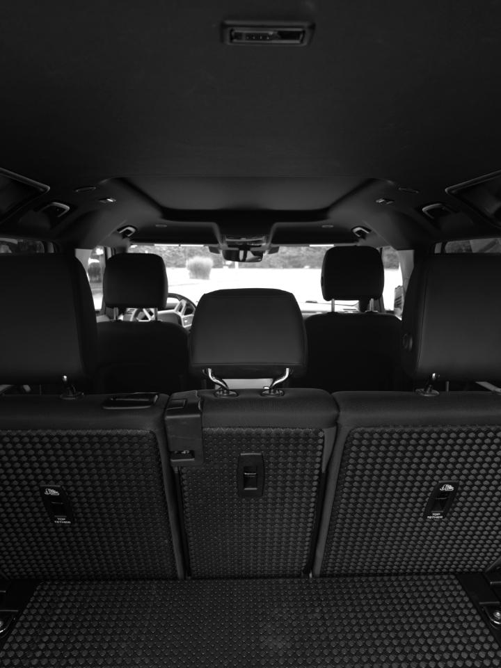Land Rover Defender photo 9